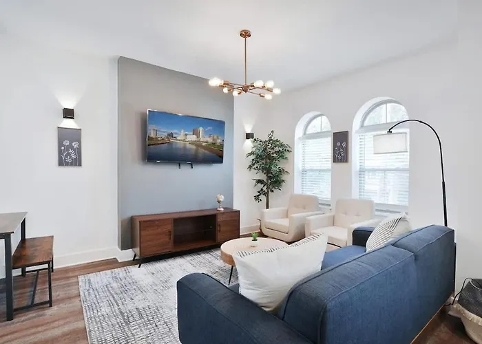 Contemporary Vintage Near Downtown Columbus