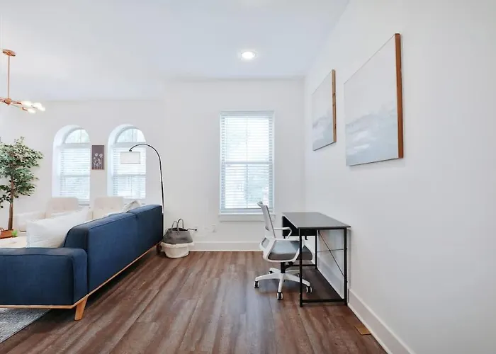 Contemporary Vintage Near Downtown *