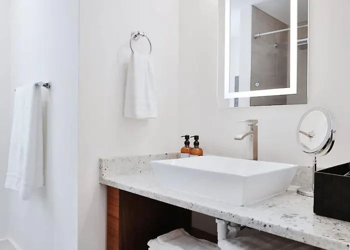 Contemporary Vintage Near Downtown *
